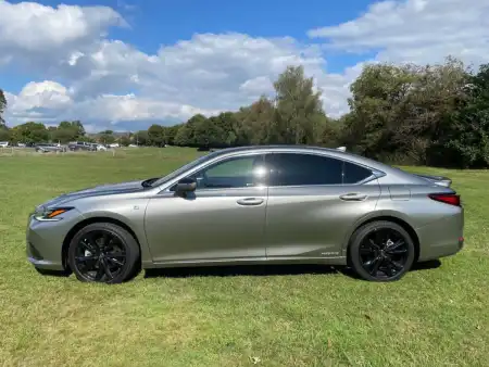 Lexus ES F Sport Takumi Pack (2021 - )