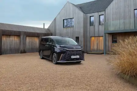 Lexus LM (2023 - )